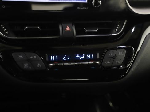 Used 2020 Toyota C-HR LE image 22