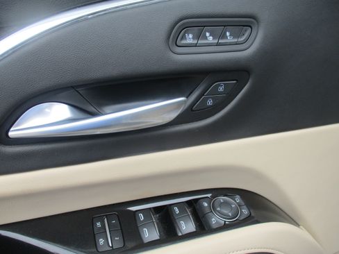 Used 2023 Cadillac Escalade ESV Premium Luxury w/ LPO, Illumination Package AWD/4WD image 16