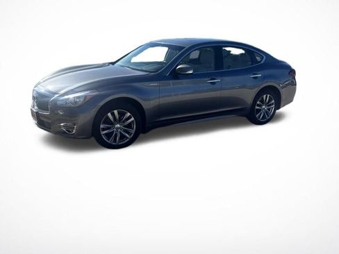 Used 2016 INFINITI Q70 3.7 w/ Deluxe Touring Package AWD/4WD image 2