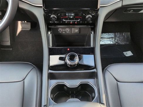 New 2025 Jeep Grand Cherokee Limited w/ Black Appearance Package image 18