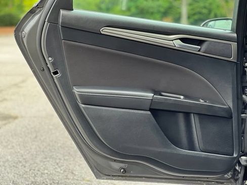 Used 2018 Ford Fusion SE FWD image 14