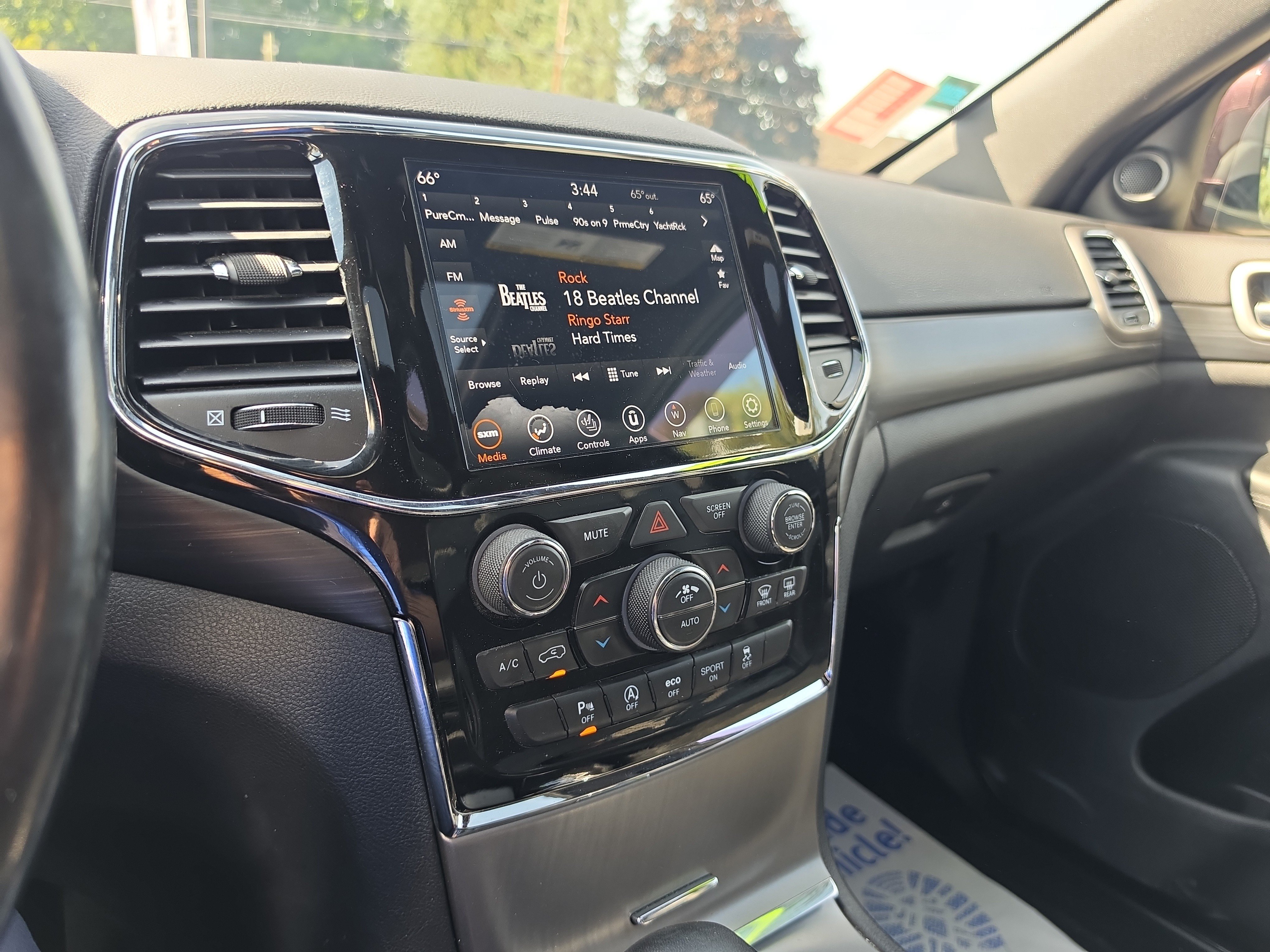 Used 2020 Jeep Grand Cherokee Altitude AWD/4WD image 24