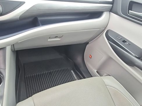Used 2019 Toyota Highlander Limited AWD/4WD image 18