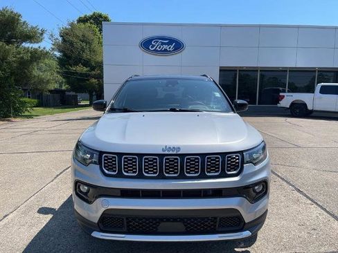 Used 2025 Jeep Compass Limited AWD/4WD image 2