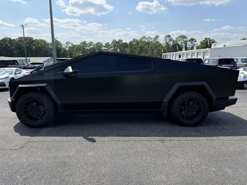 Used 2024 Tesla Cybertruck AWD Crew Cab image 8
