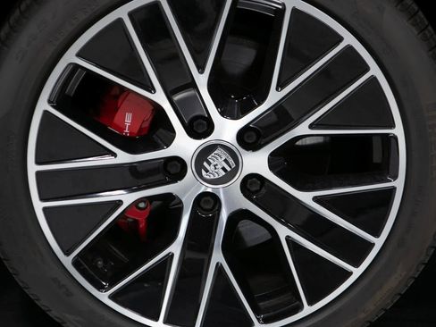 Used 2022 Porsche Taycan 4S image 11