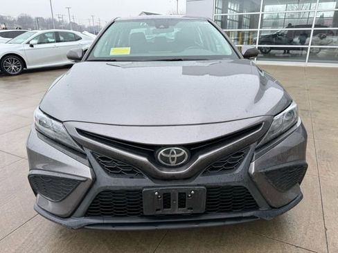 Used 2022 Toyota Camry SE image 2