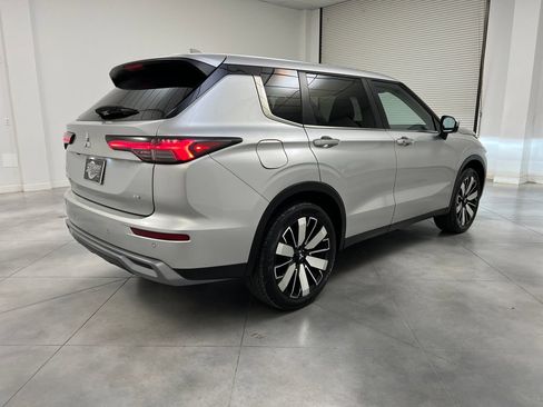 Used 2025 Mitsubishi Outlander SE FWD image 9