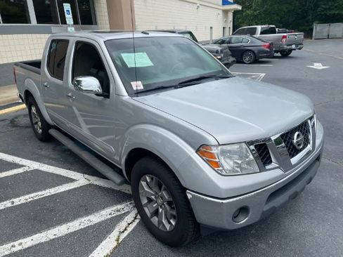 Used 2019 Nissan Frontier SL image 6