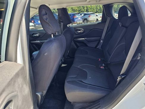 Used 2021 Jeep Cherokee Latitude FWD image 35