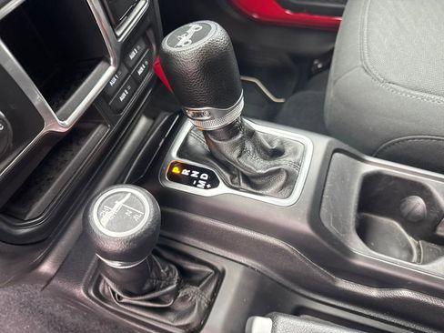 Used 2018 Jeep Wrangler Unlimited Sport image 19