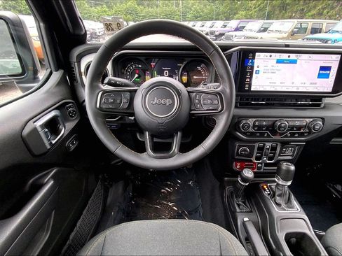 Certified 2024 Jeep Wrangler Unlimited AWD/4WD image 5