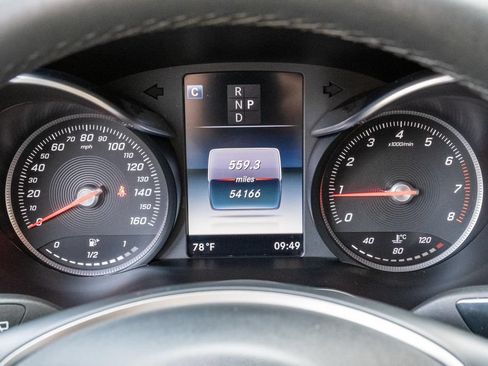 Used 2017 Mercedes-Benz GLC 300 4MATIC image 2