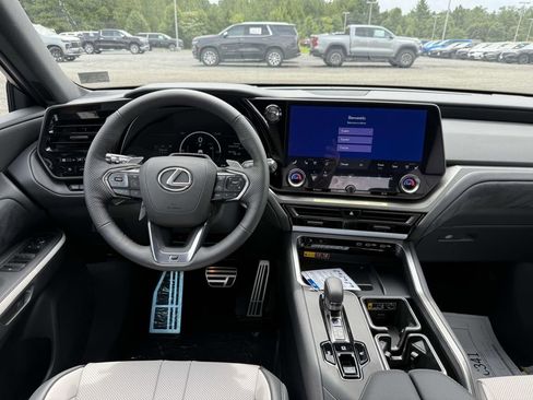 Used 2025 Lexus TX 500h F SPORT Premium image 8