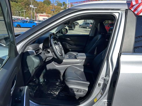 Used 2023 Toyota Highlander XLE image 16