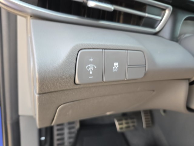 Used 2025 Hyundai Elantra Sport FWD image 17