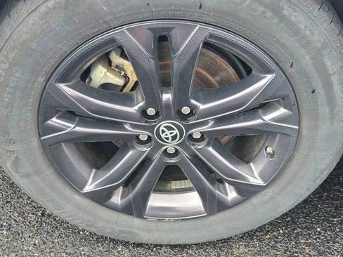 Used 2025 Toyota Sienna XSE AWD/4WD image 9