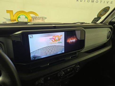 Certified 2025 Jeep Gladiator Sport image 21