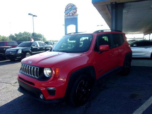 Used 2019 Jeep Renegade Latitude image 1