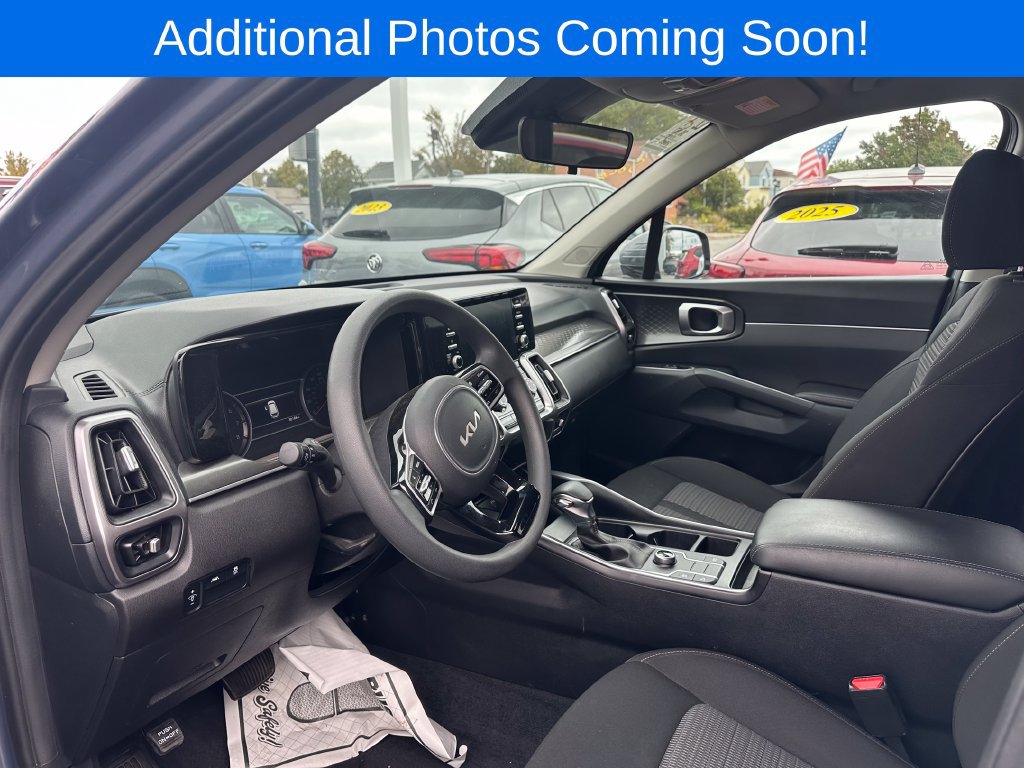 Used 2023 Kia Sorento LX AWD/4WD image 9