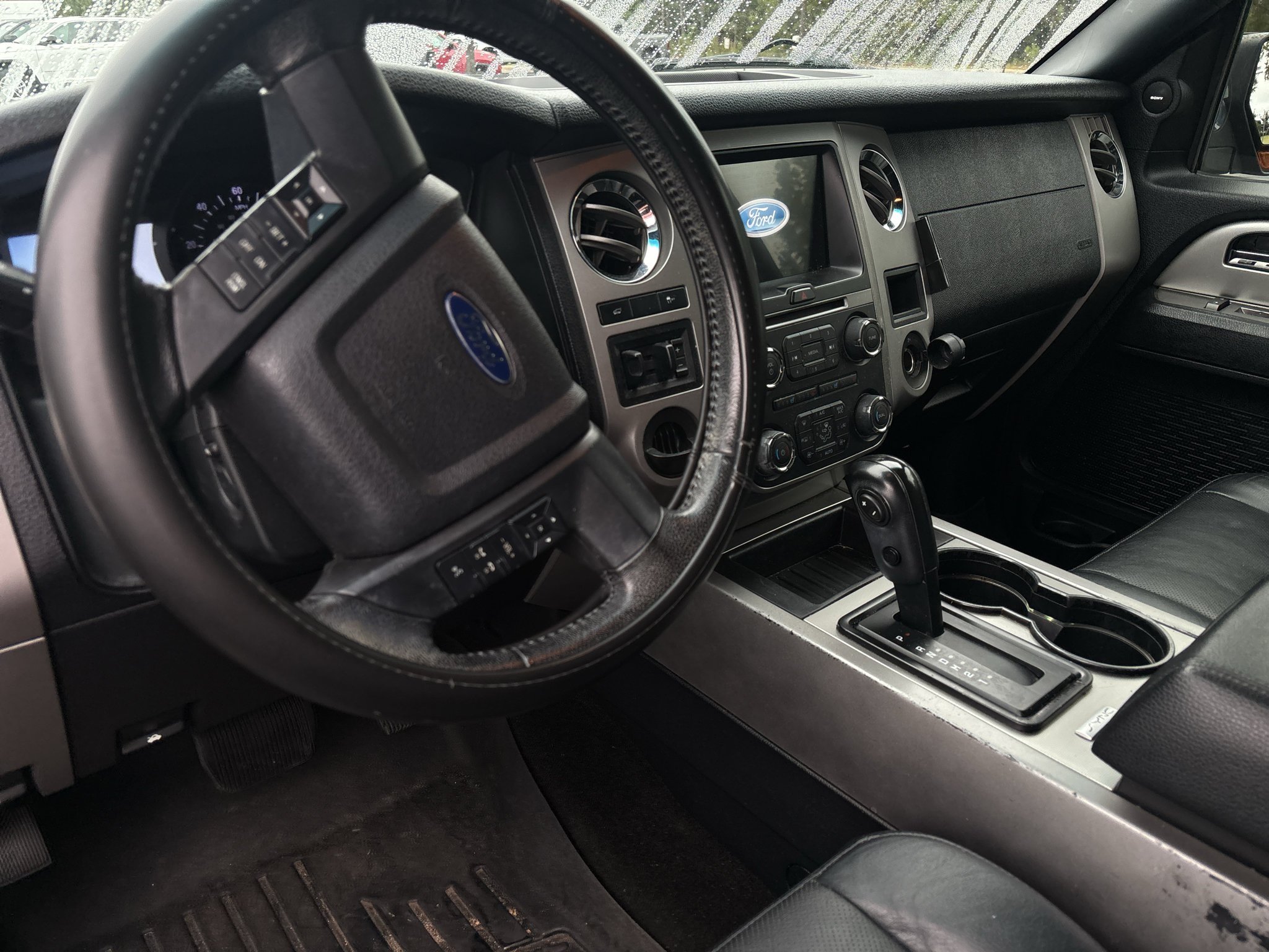 Used 2017 Ford Expedition XLT w/ Equipment Group 202A RWD image 6
