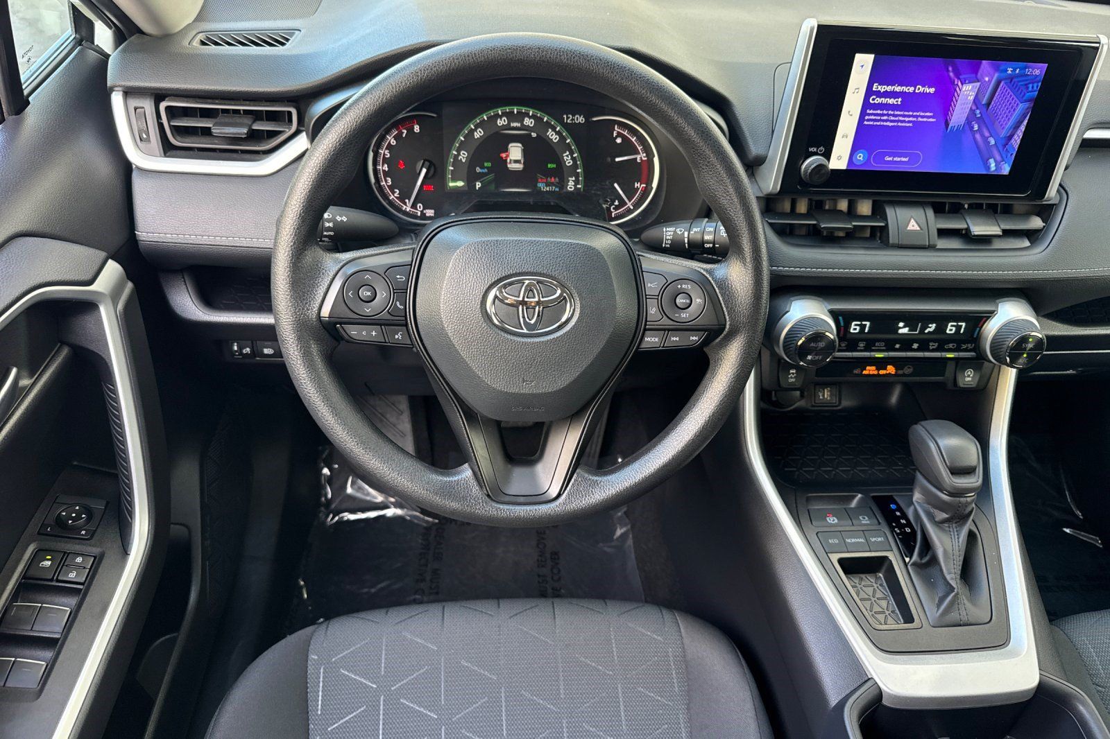Used 2025 Toyota RAV4 XLE FWD image 30