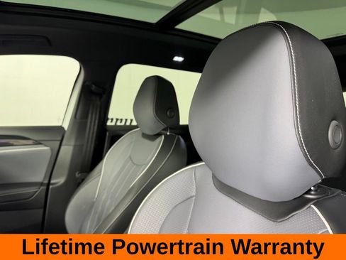 Used 2025 Volkswagen Tiguan SEL R-Line AWD/4WD image 11