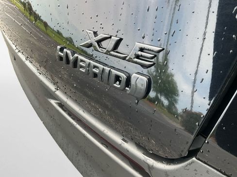 Used 2024 Toyota Sienna XLE Woodland Edition AWD/4WD image 17