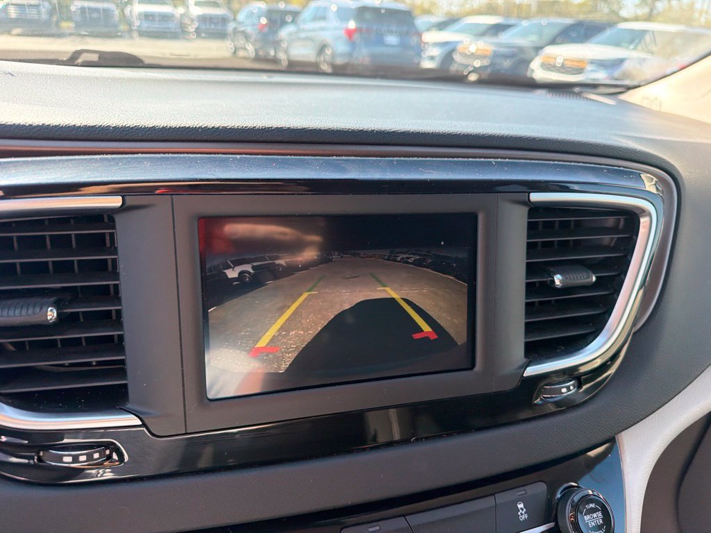 Used 2023 Chrysler Voyager LX FWD image 9
