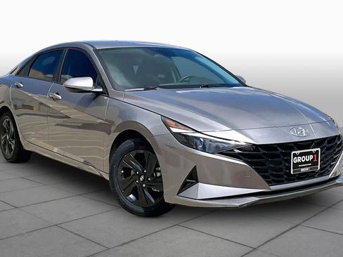 Used 2023 Hyundai Elantra SEL FWD image 3