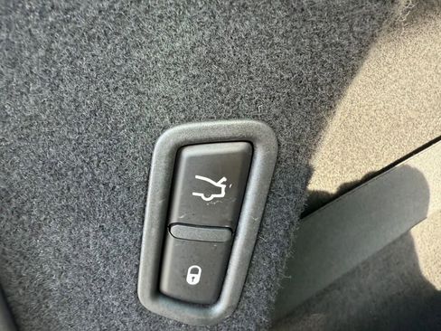 Used 2017 Maserati Levante S image 33