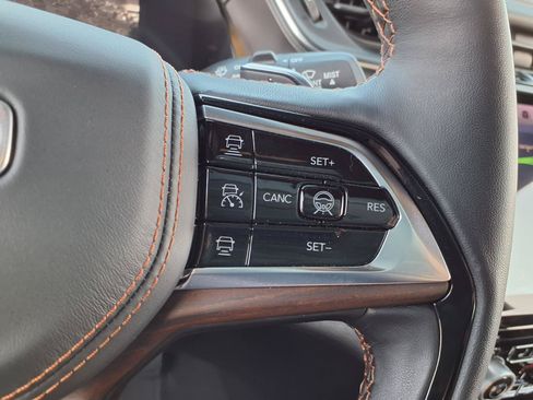 Used 2025 Jeep Grand Cherokee L Summit w/ Advanced Protech Group IV AWD/4WD image 17