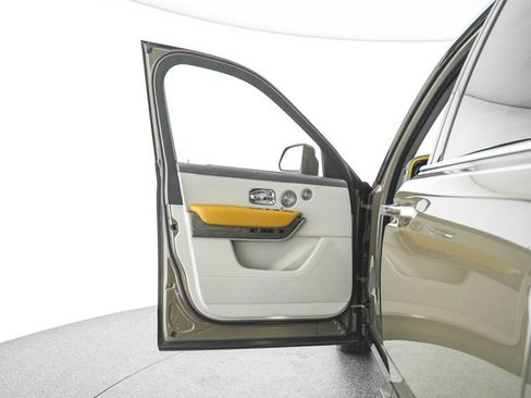 New 2025 Rolls-Royce Cullinan image 40