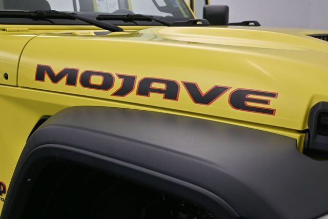 Used 2023 Jeep Gladiator Mojave AWD/4WD image 36
