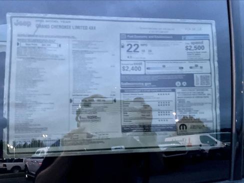 New 2025 Jeep Grand Cherokee Limited w/ Luxury Tech Group II image 24