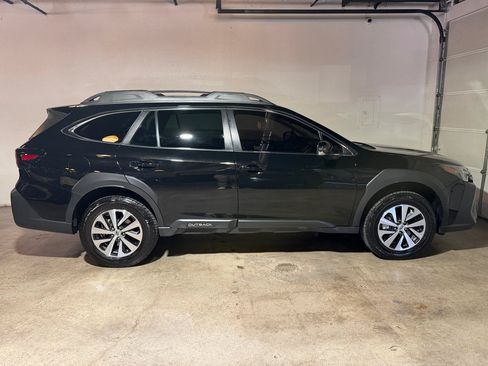 Used 2023 Subaru Outback Premium AWD/4WD image 5