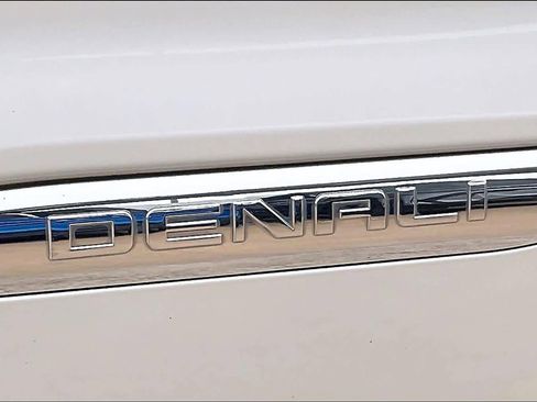Used 2017 GMC Acadia Denali w/ Technology Package image 10