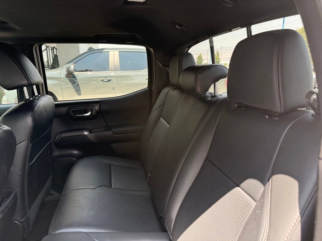 Used 2021 Toyota Tacoma TRD Off-Road w/ TRD Premium Off Road Package AWD/4WD image 17