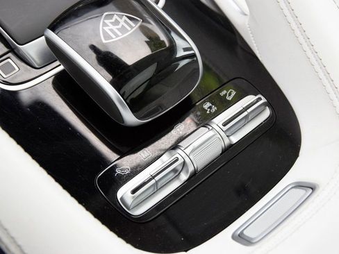 Used 2025 Mercedes-Benz Maybach GLS 600 4MATIC image 32