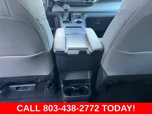 Used 2025 Toyota Sienna XLE FWD image 15