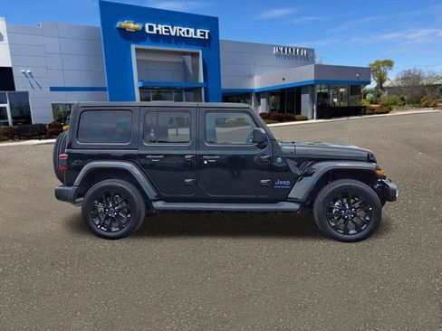 Used 2025 Jeep Wrangler Unlimited Sahara AWD/4WD image 27