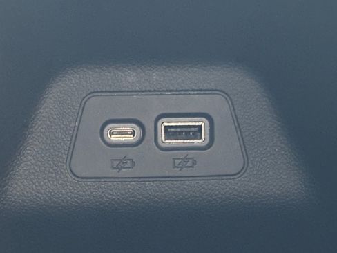 Used 2023 Buick Envision Essence FWD image 34