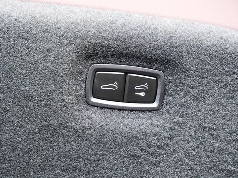 New 2026 Porsche Taycan image 32