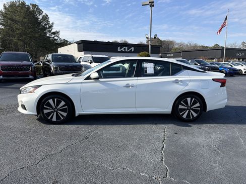 Used 2021 Nissan Altima 2.5 SV image 3