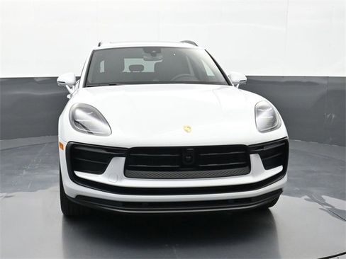 Used 2025 Porsche Macan image 23