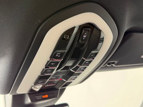 Certified 2026 Porsche Macan AWD/4WD image 21