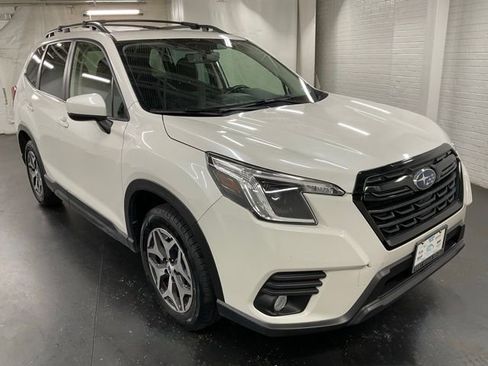 Used 2022 Subaru Forester Premium image 7