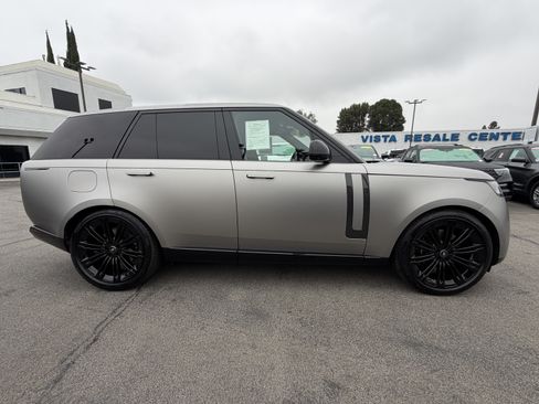 Used 2025 Land Rover Range Rover SE AWD/4WD image 8