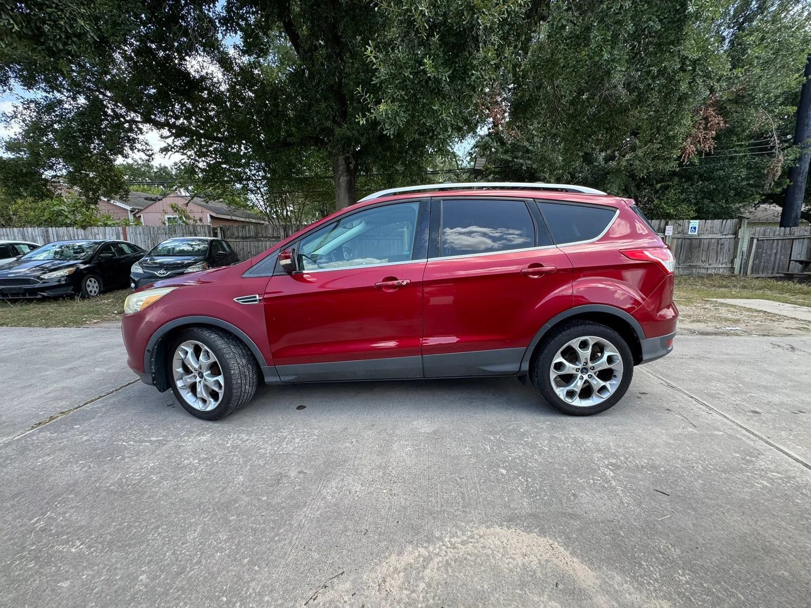 Used 2013 Ford Escape Titanium w/ Parking Technology Pkg FWD image 9