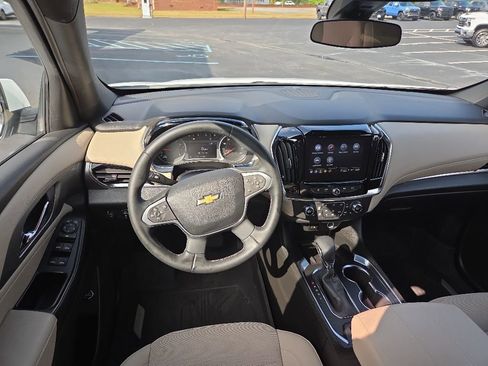Used 2023 Chevrolet Traverse LT FWD image 16